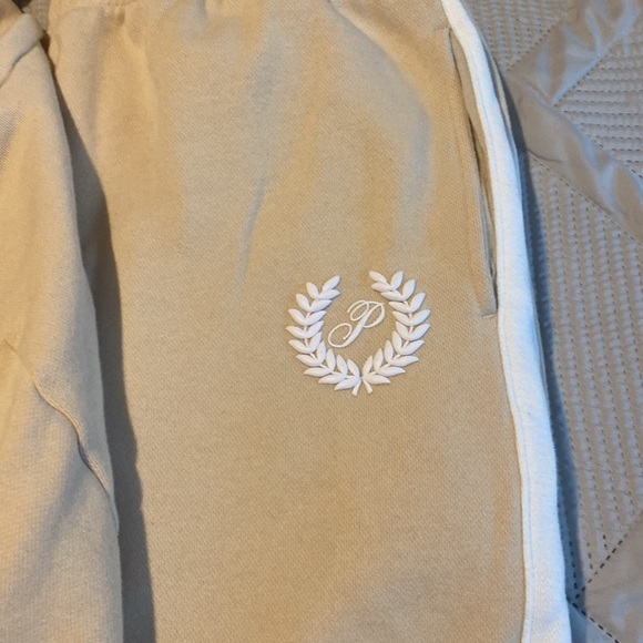 VS PINK Sweatsuit set. Sweatpants & zip up hoodie. Excellent condition! - Picture 3 of 6